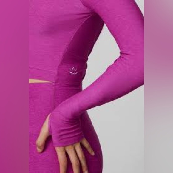 Beyond Yoga Featherweight Sunrise Cropped Pullover - Picture 3 of 3